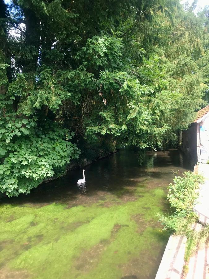 Gite De Mauxe Acquigny Bagian luar foto